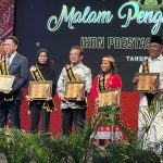 Ketum PGI, Pdt. Gomar Gultom Terima Penghargaan Sebagai Ikon Prestasi Pancasila Tahun 2022